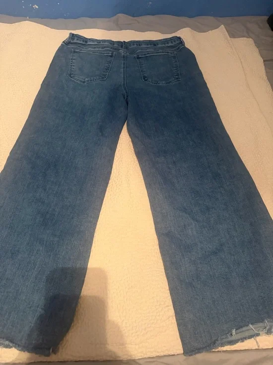 Kut from the Kloth Straight-Leg Jeans in Medium Blue Denim - Picture 8 of 14